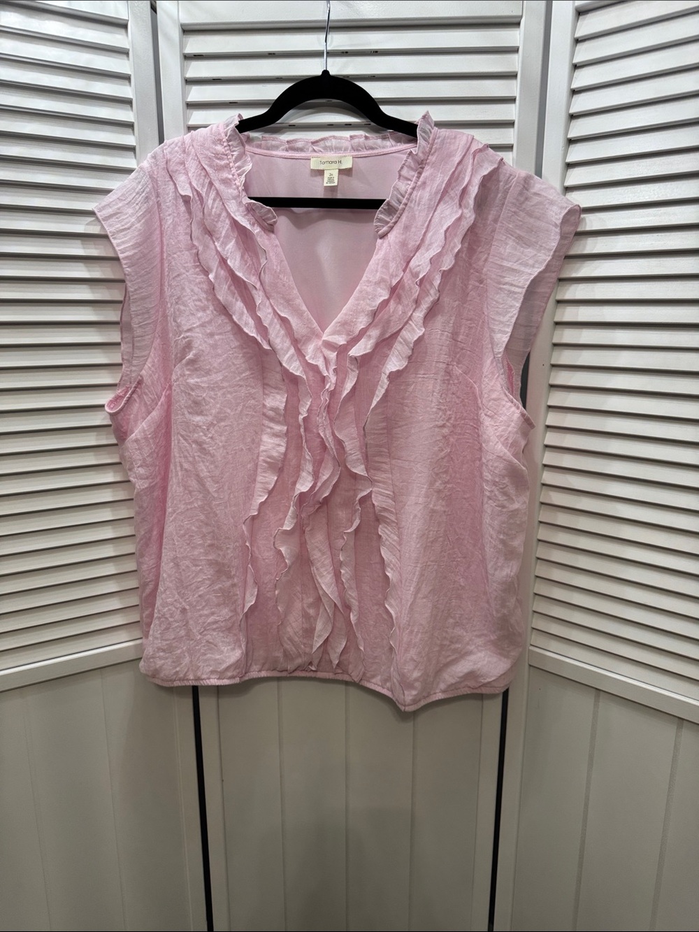 Lightweight Pink Ruffle V-Neck Sleeveless Blouse